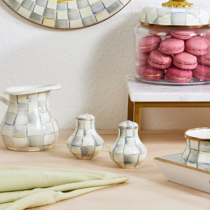 SC SM SALT & PEPPER SHAKER