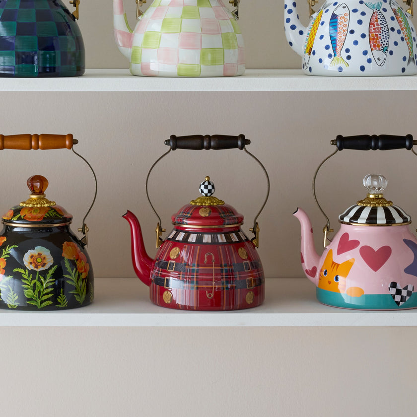 THE KILTED 2 QT TEA KETTLE