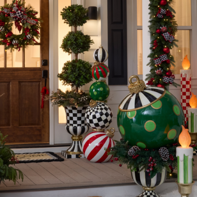 JOLLY STACKED ORNAMENTS TROPHY